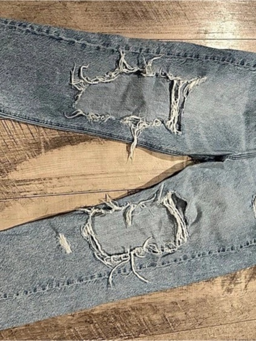 American Eagle AE Ripped Mom Jean Boyfriend Jeans in Blue